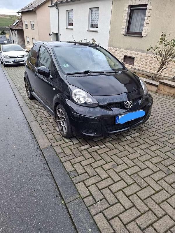 Schwarz Gebraucht 2012 Toyota Aygo Edition Kleinwagen | 4.000 € (Fairer Preis) - Bild 1/4