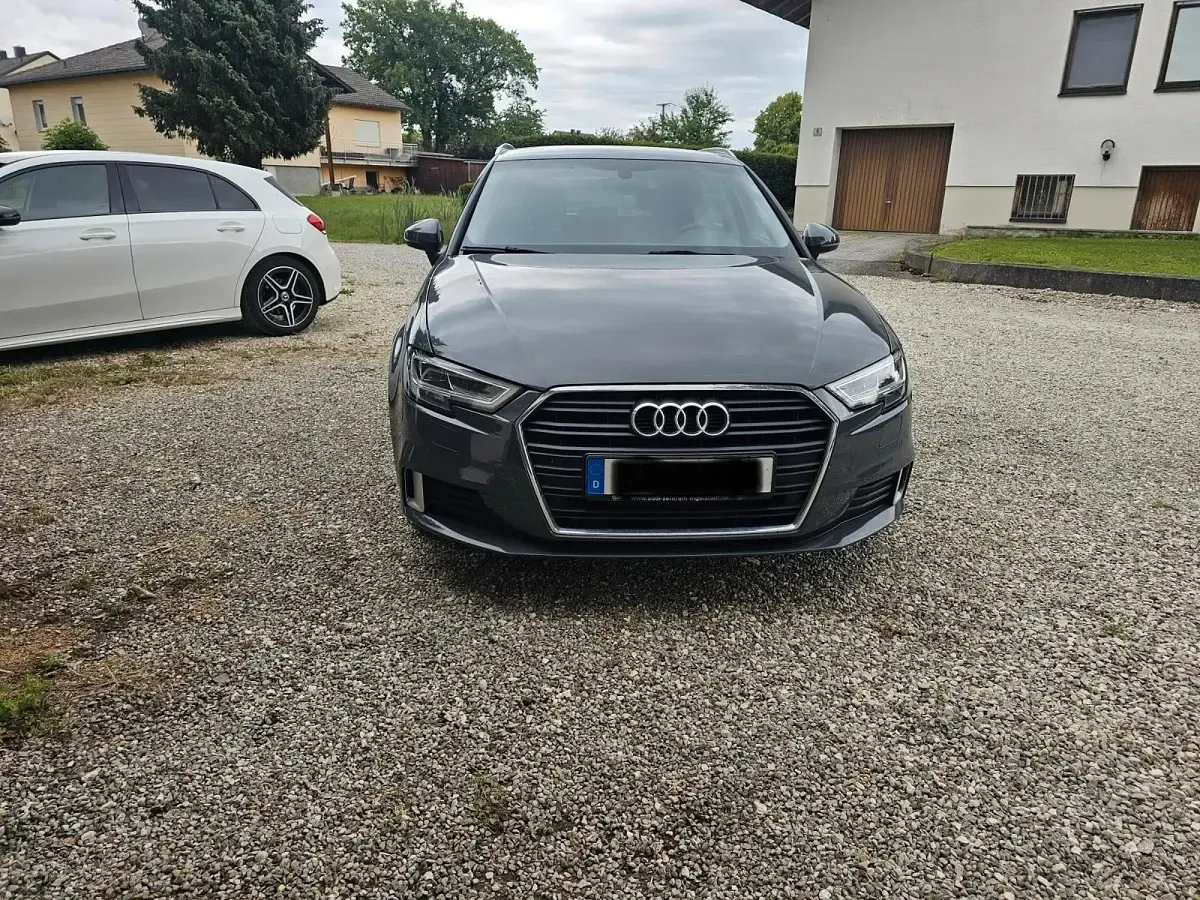 Gebraucht Audi A3 Design 150 PS (110 kW) 2017 Grau Limousine