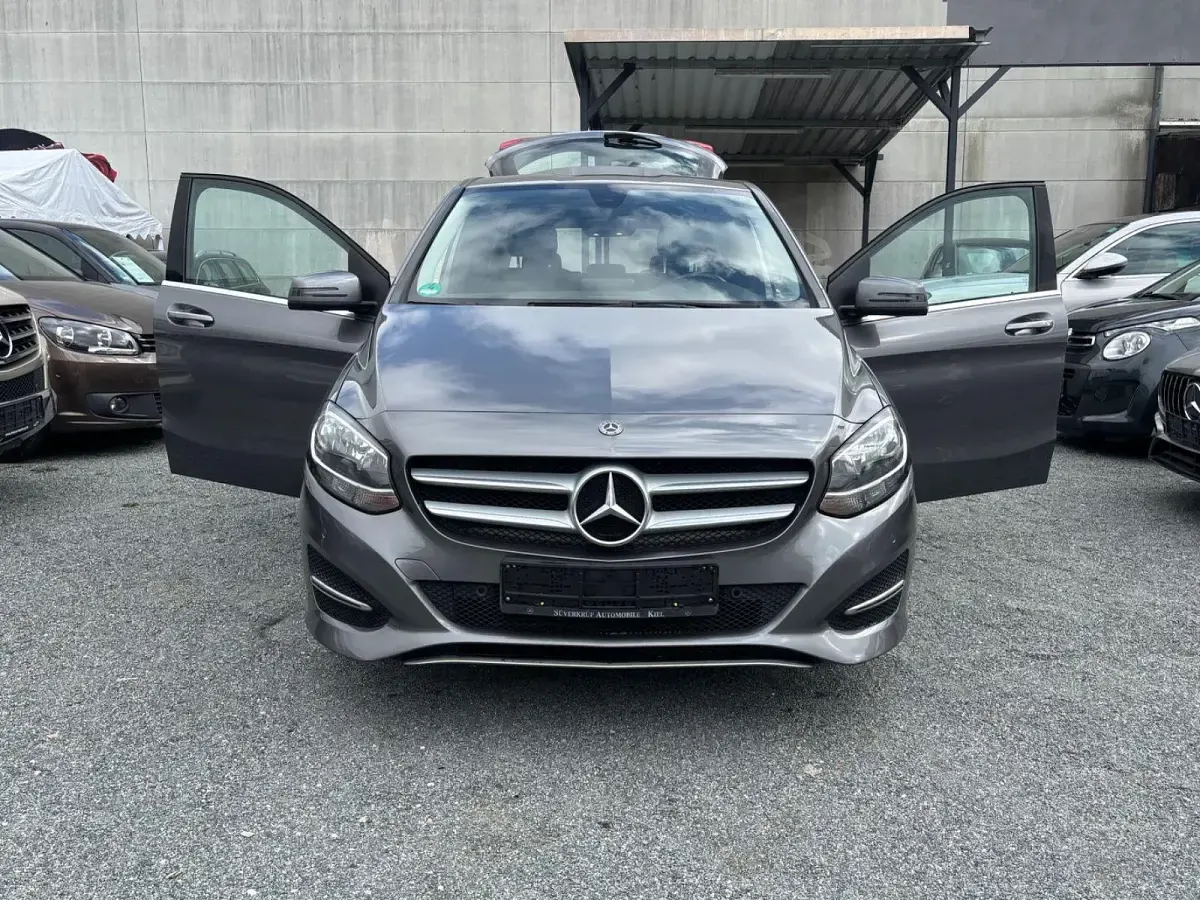 Gebraucht Mercedes B200 136 PS (100 kW) 2018 Grau Kleinwagen