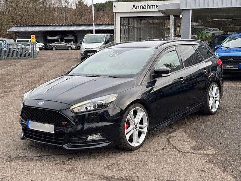 Pantherschwarz metallic Gebraucht 2015 Ford Focus ST Kombi | 13.990 € (Fairer Preis) - Bild 1/4