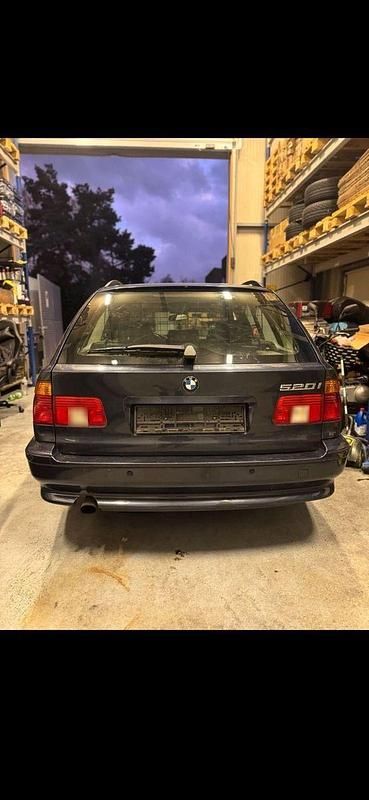 Gebraucht BMW 520 170 PS (125 kW) 2002 Grau Kombi