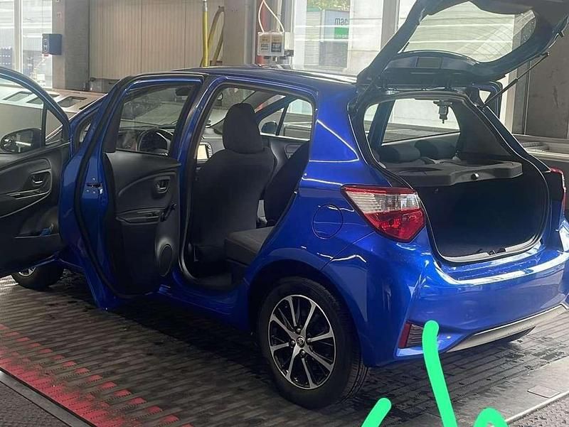 Gebraucht Toyota Yaris Hybrid 75 PS (55 kW) 2018 Blau Limousine