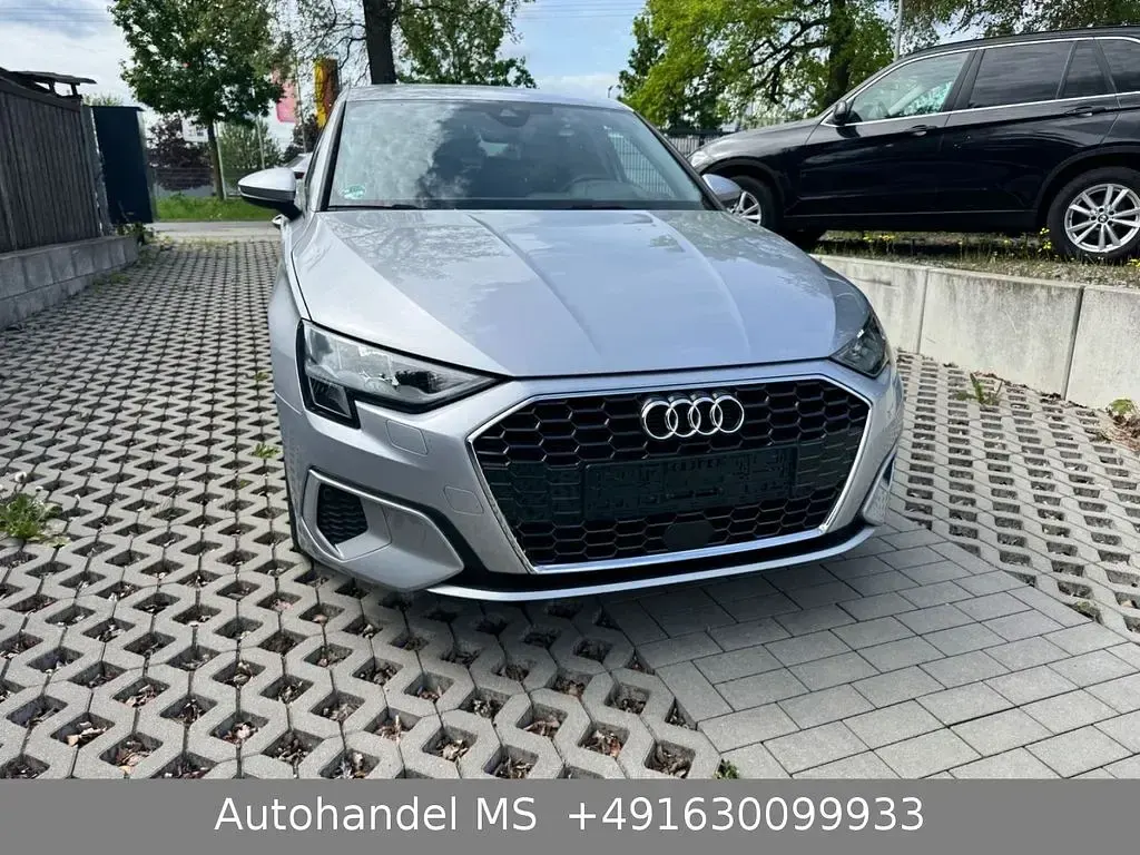 Używany Audi A3 Advanced 150 KM (110 kW) 2024 Srebrny Sedan/Limuzyna