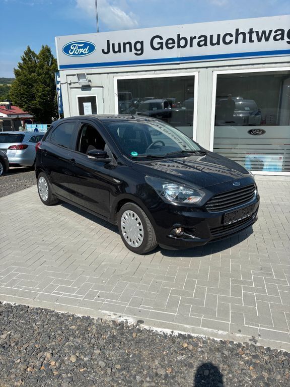 Tuxedo black (metallic) Gebraucht 2017 Ford Ka Plus Cool & Sound Edition Kleinwagen | 10.990 € (Etwas zu teuer) - Bild 1/4