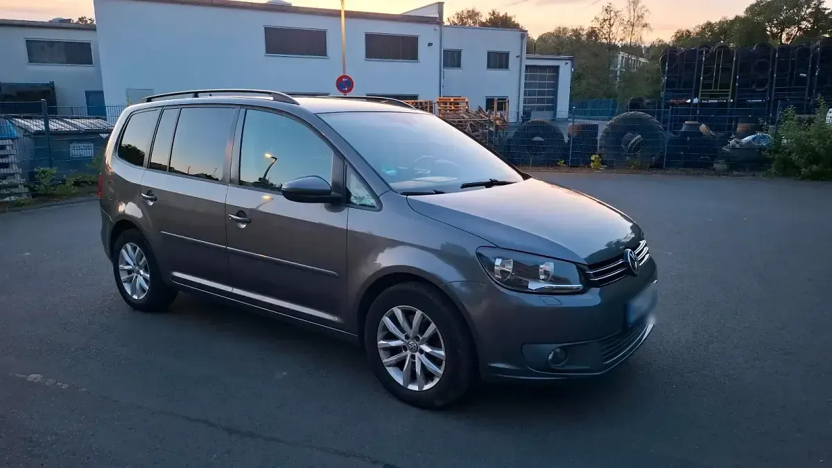 Gebraucht VW Touran 140 PS (102 kW) 2011 Grau Van / Kleinbus