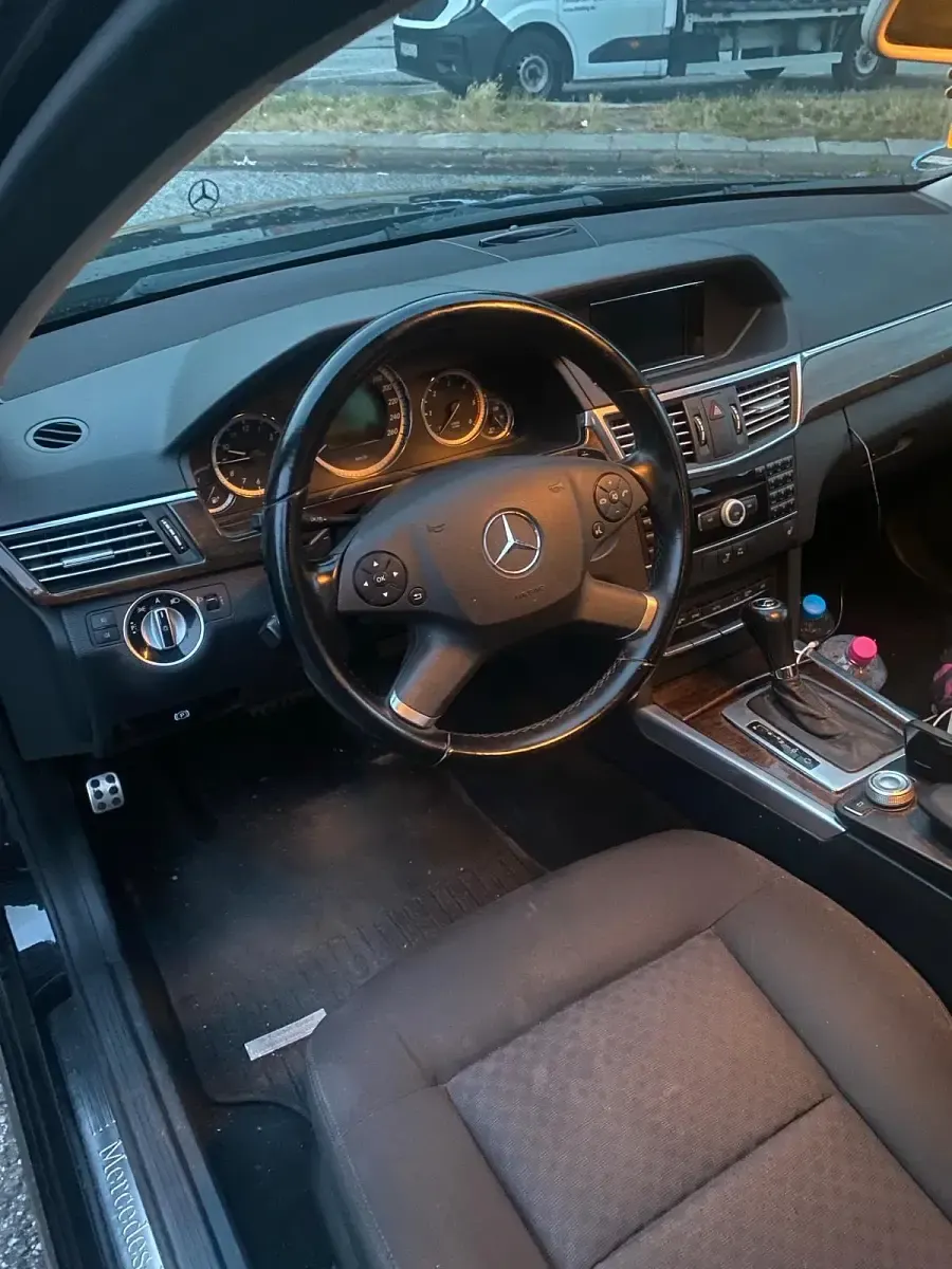 Gebraucht Mercedes E220 170 PS (125 kW) 2010 Schwarz Kombi