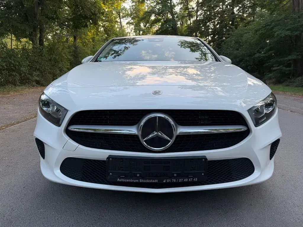 Gebraucht Mercedes A250 160 PS (117 kW) 2022 Weiß Limousine