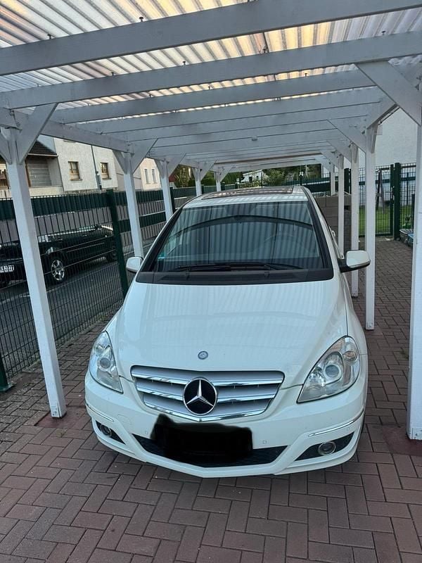 Weiß Gebraucht 2009 Mercedes B200 Van / Kleinbus | 3.990 € (Etwas zu teuer) - Bild 1/4