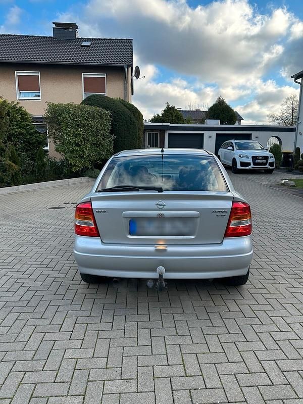 Gebraucht Opel Astra 100 PS (73 kW) 1999 Silber Limousine