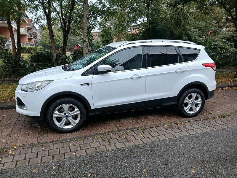 Gebraucht Ford Kuga 150 PS (110 kW) 2015 Weiß SUV