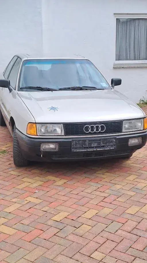 Używany Audi 80 90 KM (66 kW) 1986 Srebrny Sedan/Limuzyna