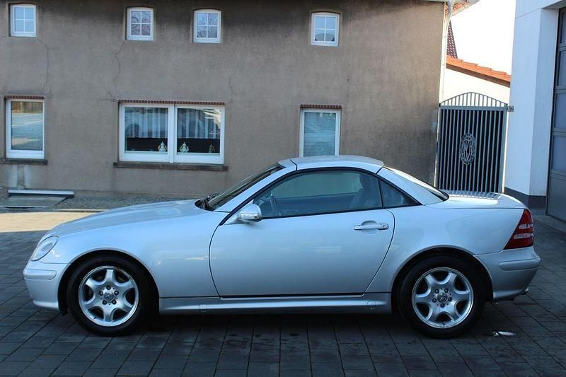 Gebraucht Mercedes SLK200 163 PS (119 kW) 2001 Silber Cabrio