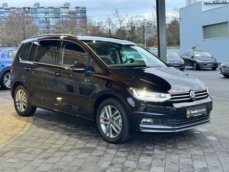 Gebraucht VW Touran Comfortline 150 PS (110 kW) 2024 Schwarz Van / Kleinbus
