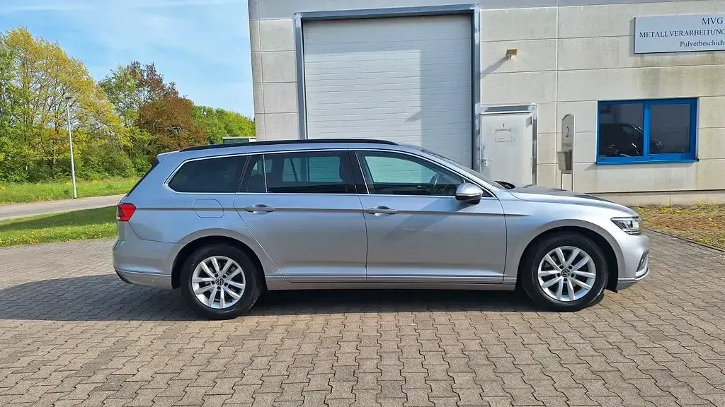 Gebraucht VW Passat Business 150 PS (110 kW) 2022 Silber Kombi