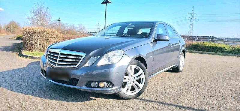 Gebraucht Mercedes E200 136 PS (100 kW) 2011 Grau Limousine