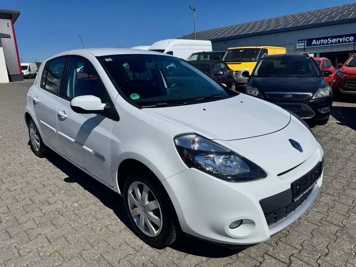 Gebraucht Renault Clio III 103 PS (75 kW) 2012 Weiß Limousine