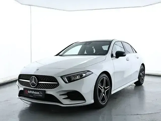Gebraucht Mercedes A200 AMG line 163 PS (119 kW) 2022 Weiß Limousine