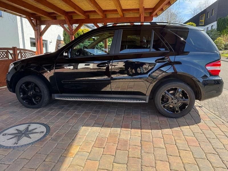 Gebraucht Mercedes ML350 272 PS (200 kW) 2008 Schwarz SUV