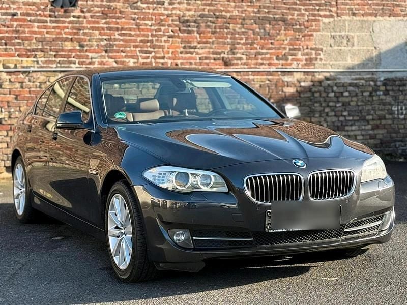 Grau Gebraucht 2011 BMW 523 Limousine | 7.500 € (Guter Preis) - Bild 1/4