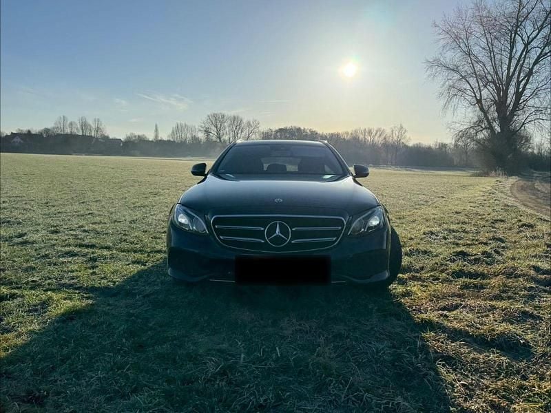 Gebraucht Mercedes E220 194 PS (142 kW) 2020 Blau Kombi