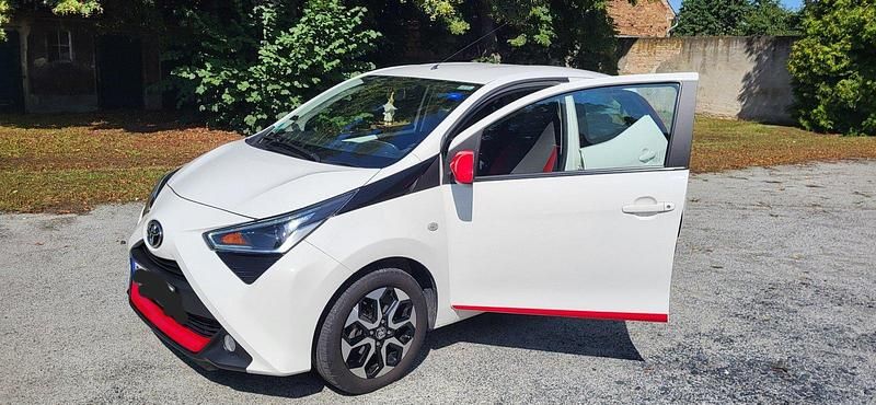 Weiß Gebraucht 2018 Toyota Aygo Connect Style Kleinwagen | 8.000 € (Guter Preis) - Bild 1/4