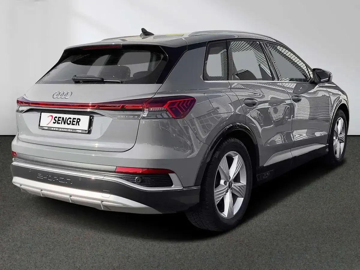 Second-hand Audi Q4 e-tron Ambiente 150 kW (204 CP) 2023 Gri SUV