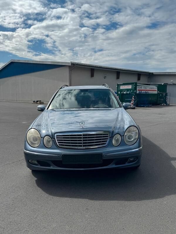 Blau Gebraucht 2005 Mercedes E220 Kombi | 2.300 € (Superpreis) - Bild 1/4