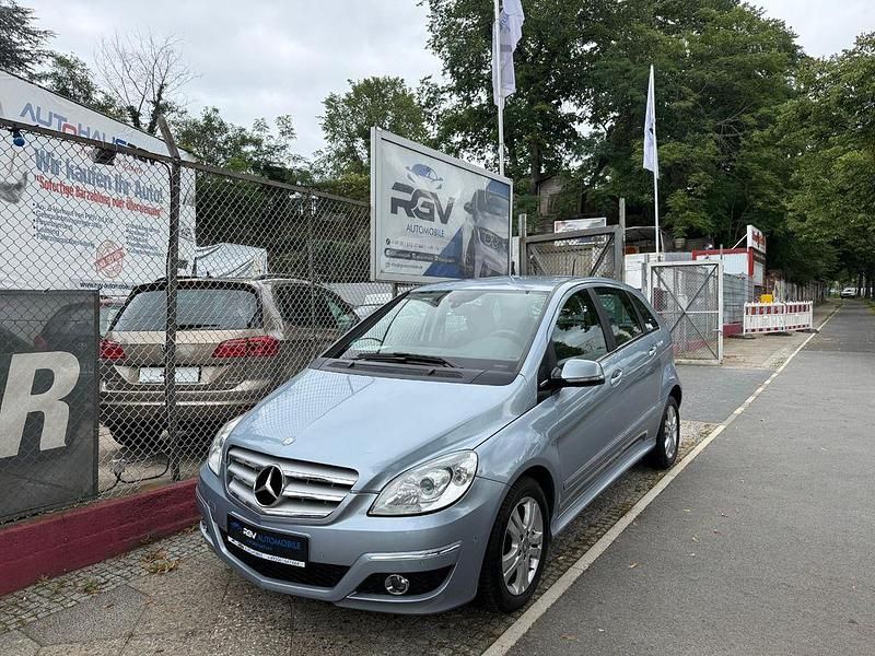 Blau Gebraucht 2010 Mercedes B180 Van / Kleinbus | 7.480 € (Fairer Preis) - Bild 1/4
