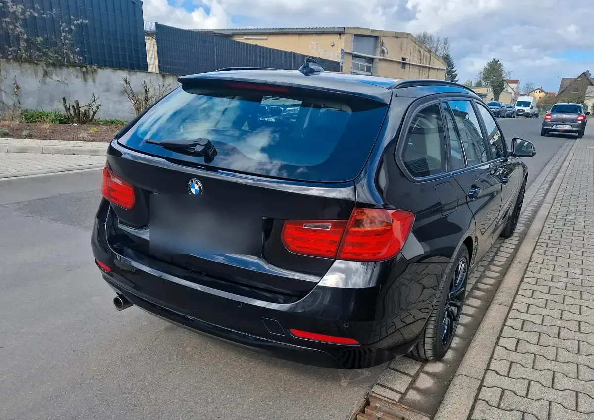 Gebraucht BMW 318 143 PS (105 kW) 2015 Schwarz Kombi