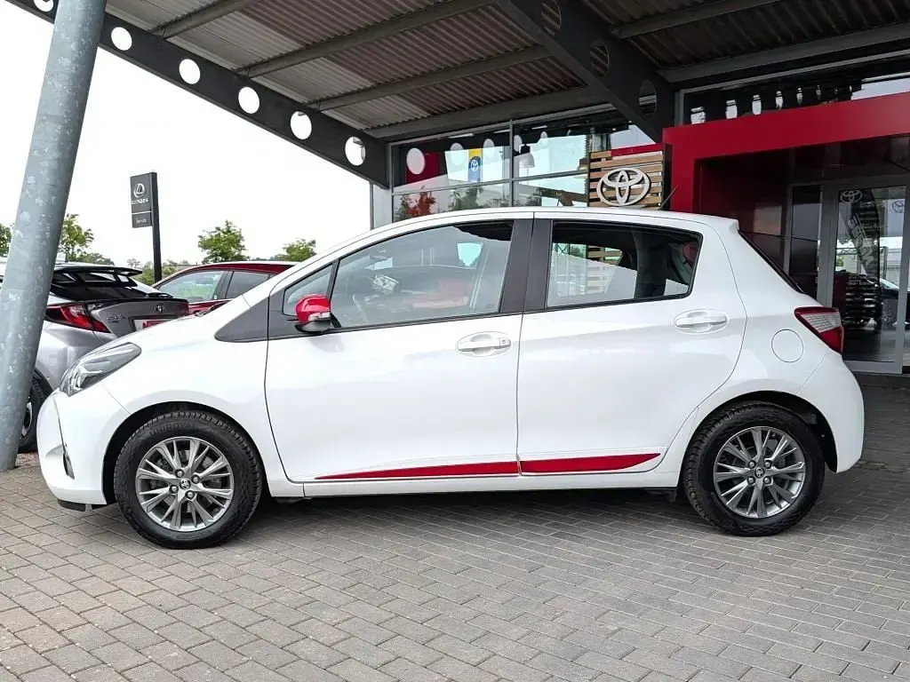 Gebraucht Toyota Yaris Edition 111 PS (81 kW) 2017 Schneeweiß Kleinwagen