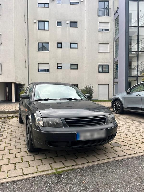 Schwarz Gebraucht 2000 VW Passat Limousine | 700 € (Superpreis) - Bild 1/4