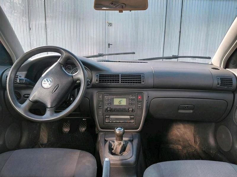 Second-hand VW Passat 101 CP (74 kW) 2005 Roșu Break