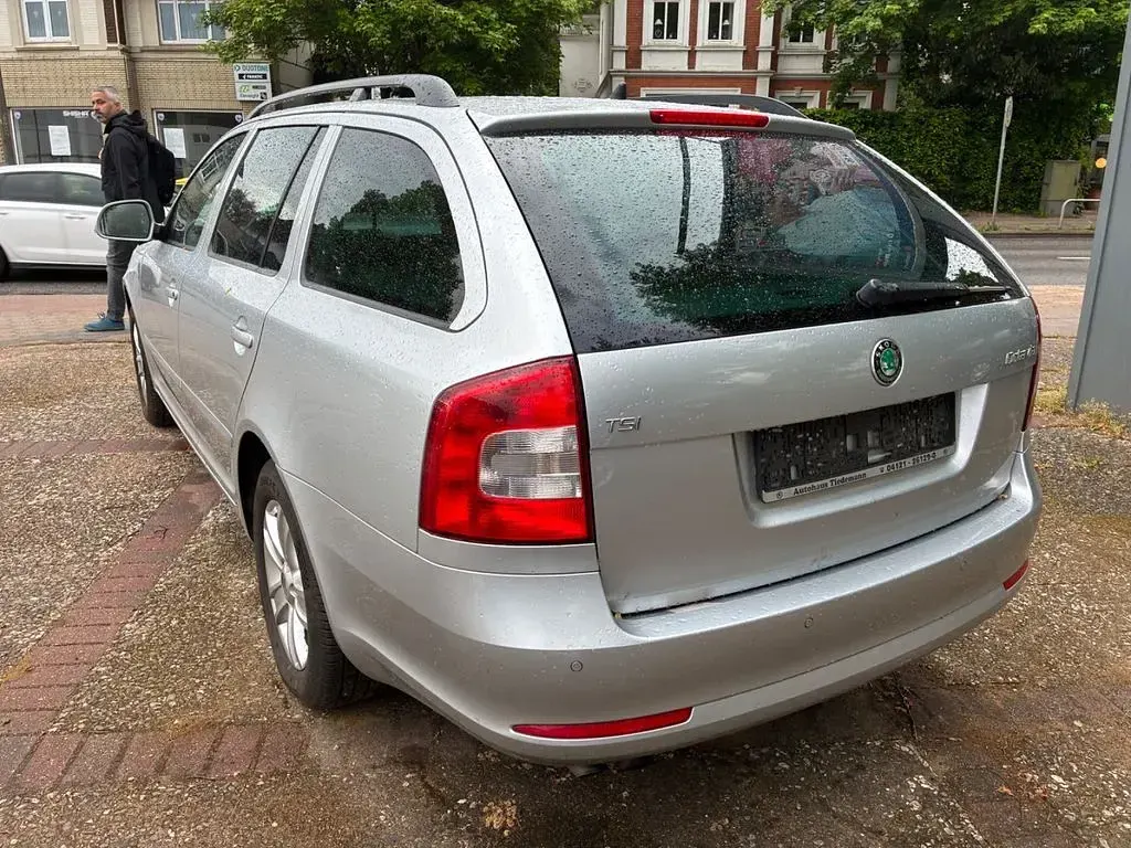 Gebraucht Skoda Octavia Impuls Edition 122 PS (89 kW) 2011 Silber Kombi