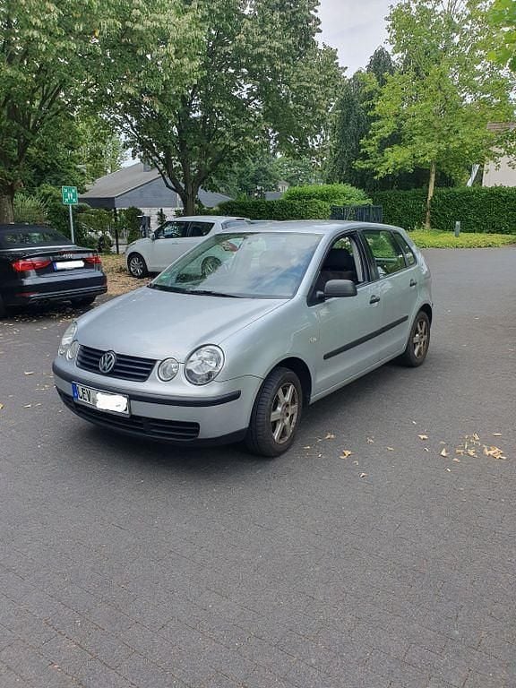 Grau Gebraucht 2002 VW Polo Limousine | 500 € (Superpreis) - Bild 1/4
