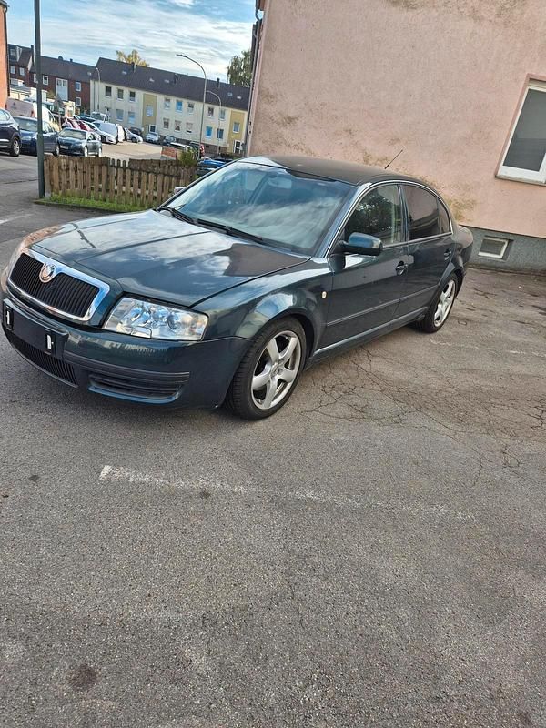 Grün Gebraucht 2003 Skoda Superb Limousine | 3.900 € (Teuer) - Bild 1/4