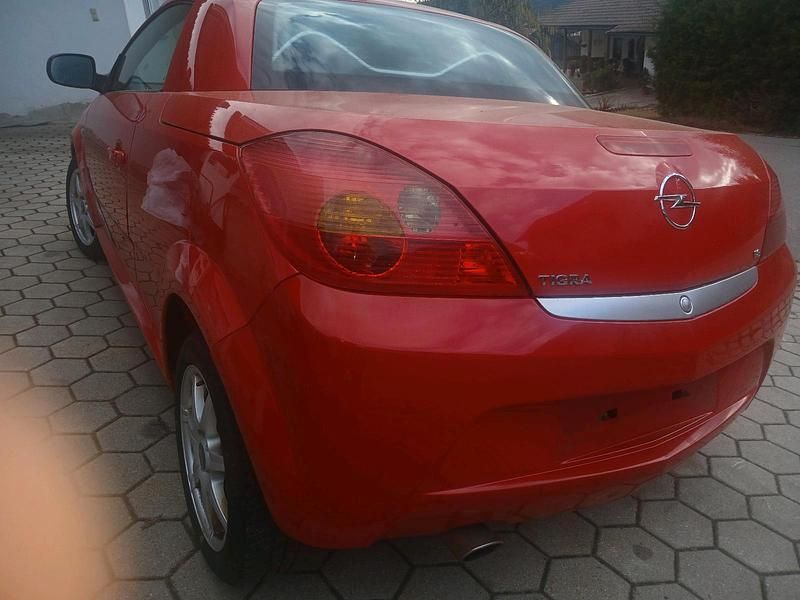 Gebraucht Opel Tigra 125 PS (91 kW) 2005 Rot Cabrio
