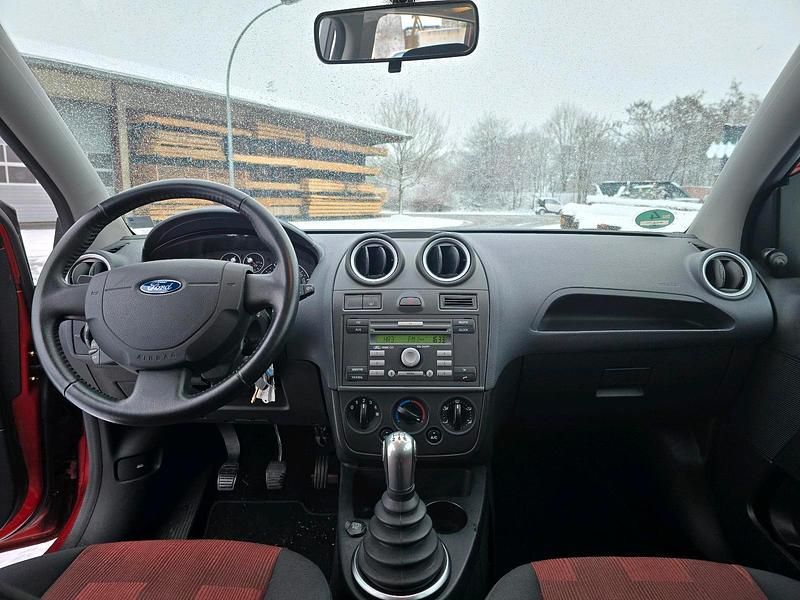 Gebraucht Ford Fiesta 80 PS (58 kW) 2006 Rot Kleinwagen