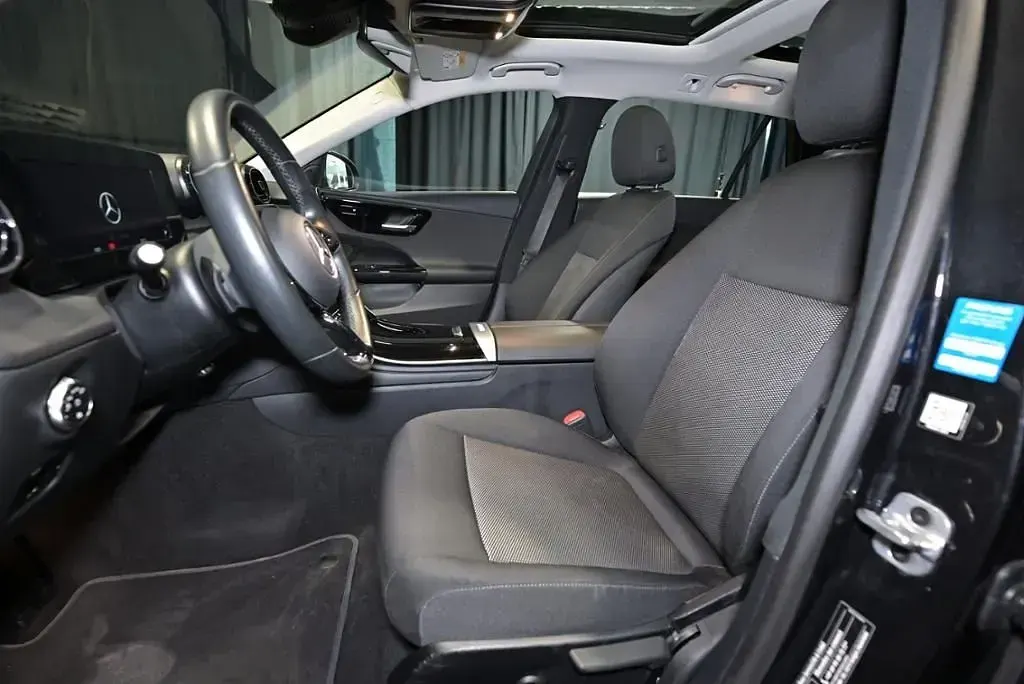 Gebraucht Mercedes C200 163 PS (119 kW) 2023 Obsidianschwarz  metalliclack Limousine