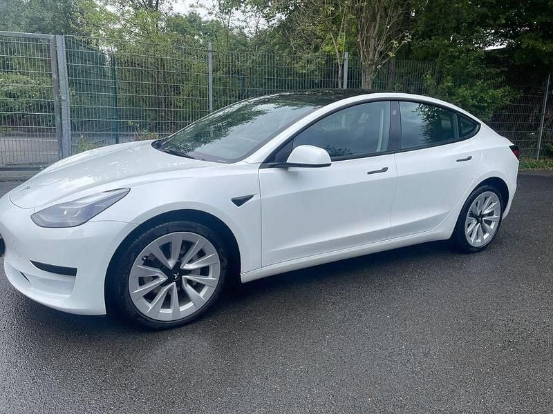 Gebraucht Tesla Model 3 Standard Range 225 kW (306 PS) 2022 Weiß Limousine