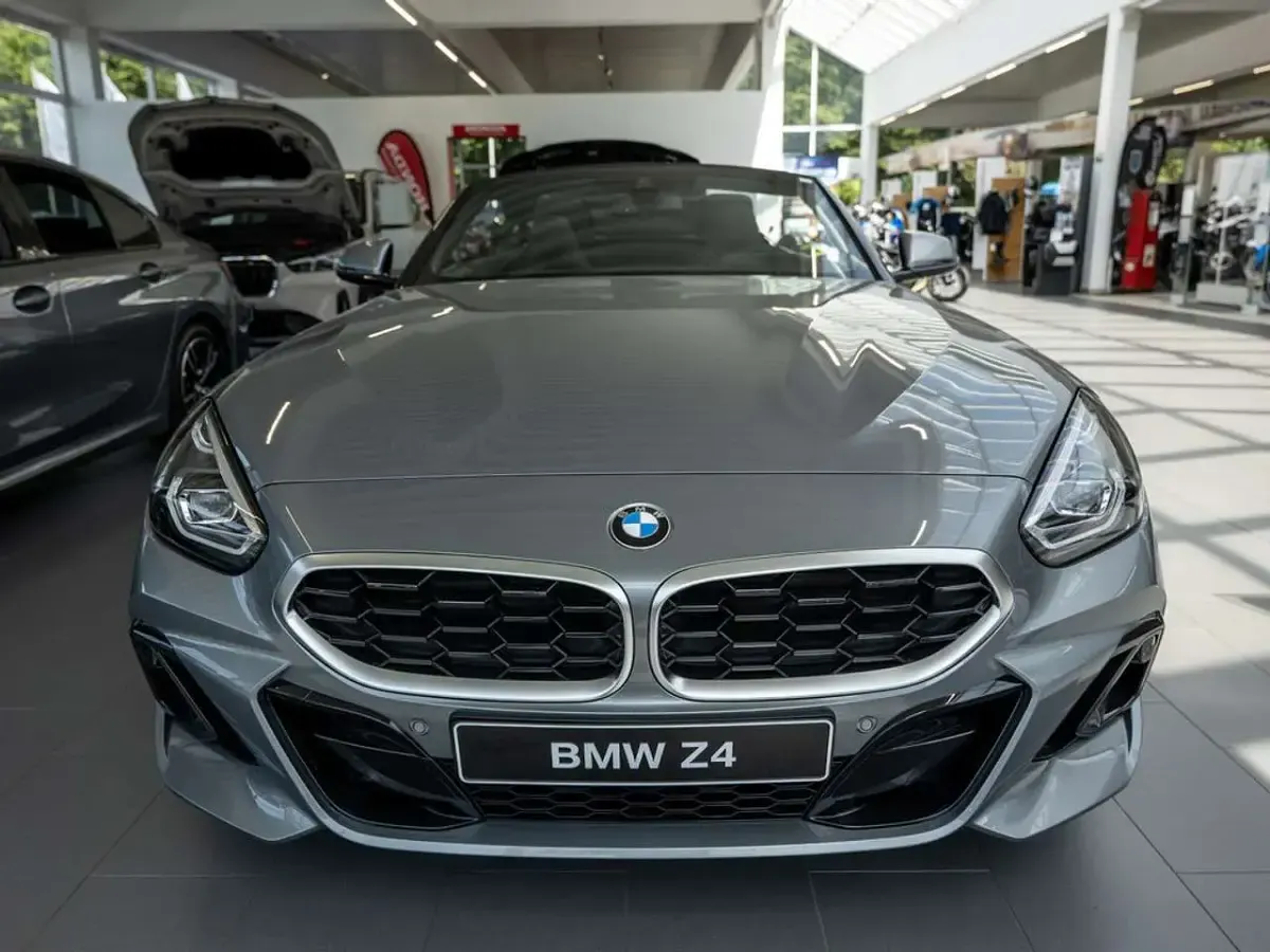 Neu BMW Z4 M Sport 197 PS (144 kW) 2026 Grau Cabrio