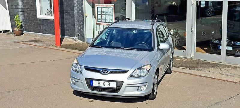 Silber Gebraucht 2010 Hyundai i30 Kombi | 2.990 € (Guter Preis) - Bild 1/4