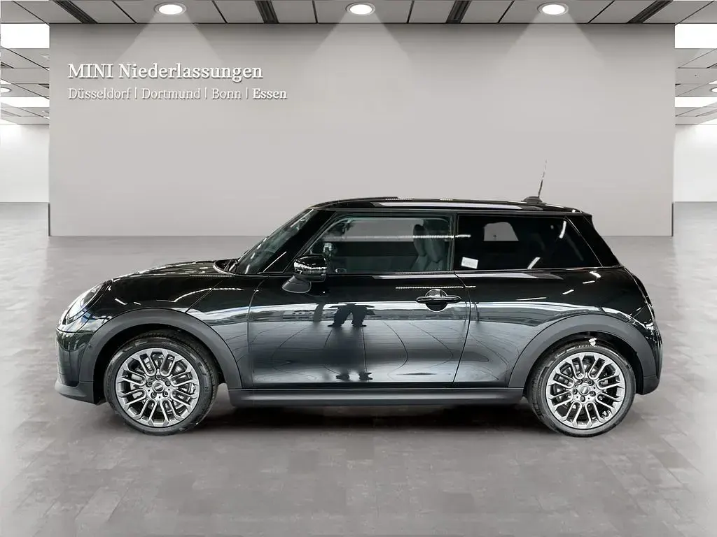 Używany Mini Cooper 114 kW (156 KM) 2025 Czarny Hatchback