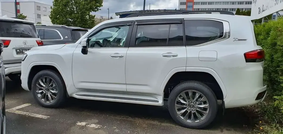 Gebraucht Toyota Land Cruiser 303 PS (222 kW) 2023 Eminent white sparkling specia SUV
