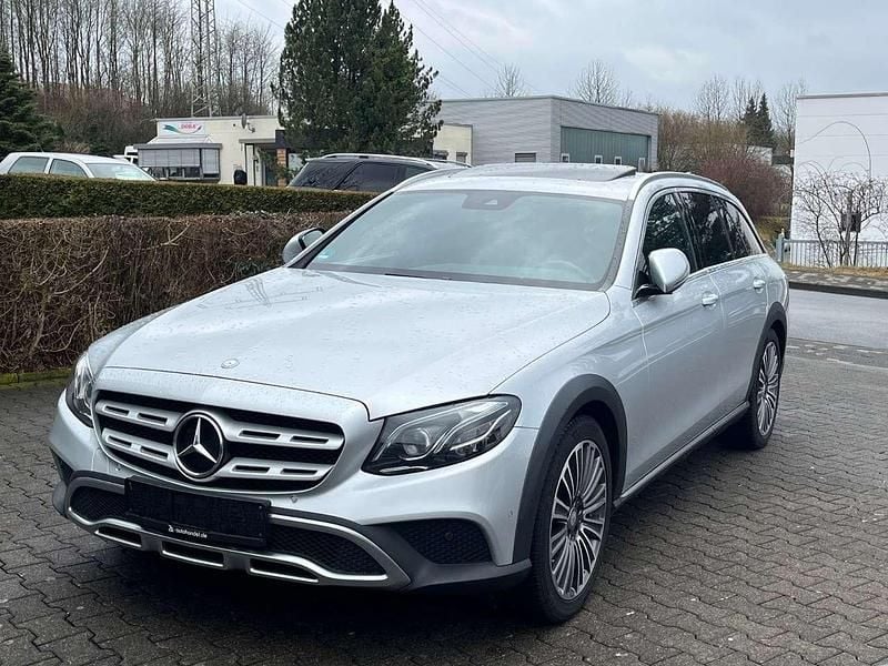 Gebraucht Mercedes E220 All-Terrain 194 PS (142 kW) 2018 Iridiumsilber Kombi