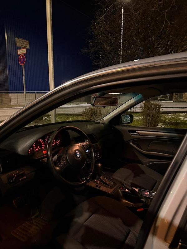 Gebraucht BMW 325 192 PS (141 kW) 2004 Silber Limousine