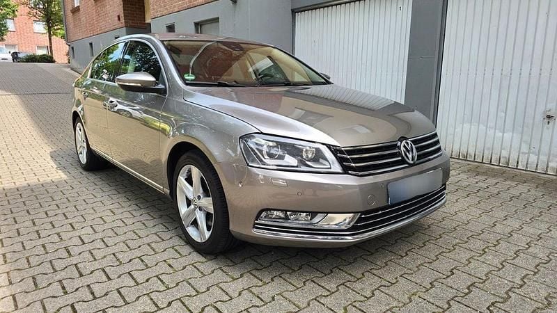 Beige Gebraucht 2013 VW Passat Exclusive Limousine | 11.250 € (Fairer Preis) - Bild 1/4