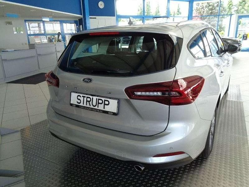 Neu Ford Focus Titanium 125 PS (91 kW) 2025 Polar silber Kombi