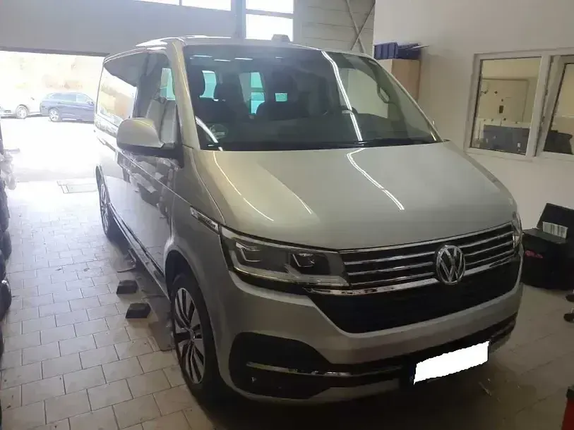 Second-hand VW Multivan Generation Six 204 CP (150 kW) 2022 Argintiu Monovolum