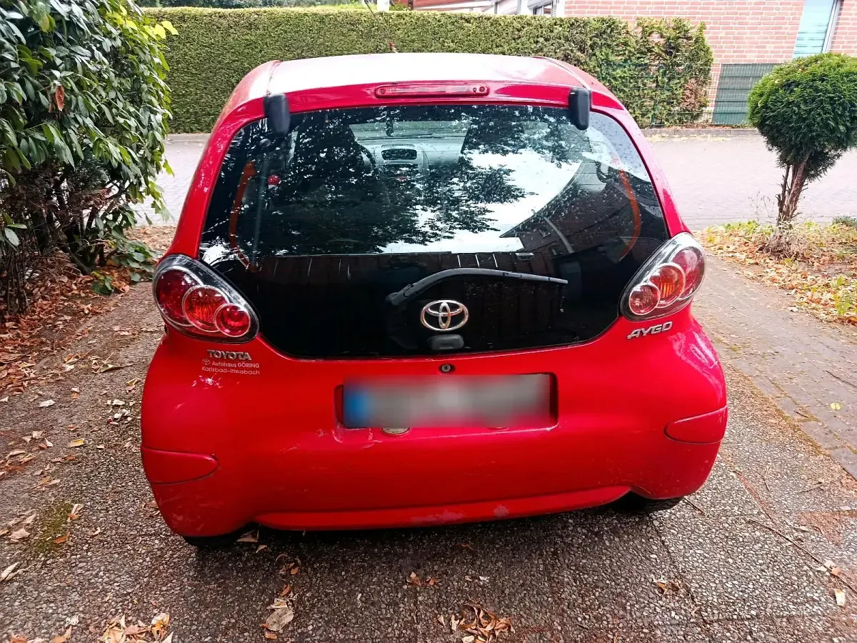 Gebraucht Toyota Aygo 68 PS (50 kW) 2009 Rot Kleinwagen