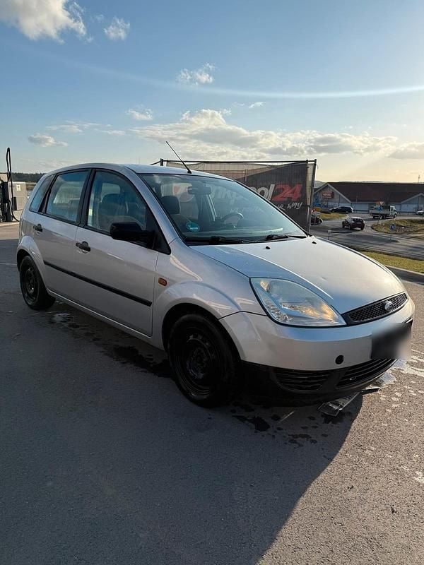 Gebraucht Ford Fiesta 69 PS (50 kW) 2004 Grau Kleinwagen